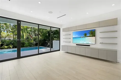 1311 Bay Drive Miami Beach FL 33141