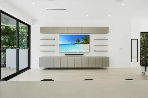1311 Bay Drive Miami Beach FL 33141