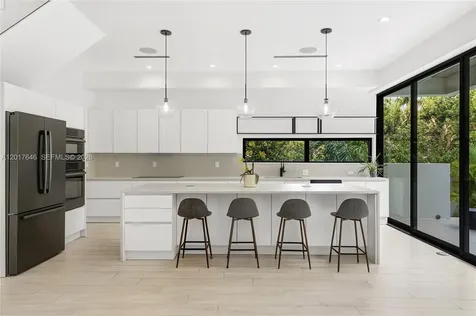 1311 Bay Drive Miami Beach FL 33141