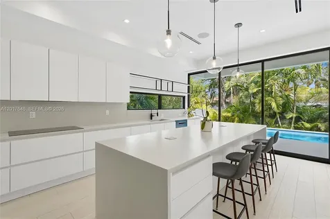 1311 Bay Drive Miami Beach FL 33141
