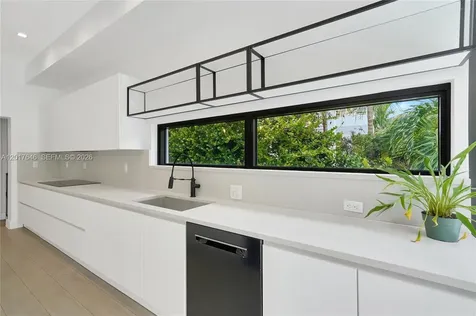 1311 Bay Drive Miami Beach FL 33141