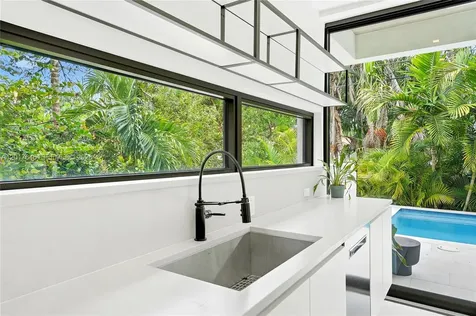 1311 Bay Drive Miami Beach FL 33141