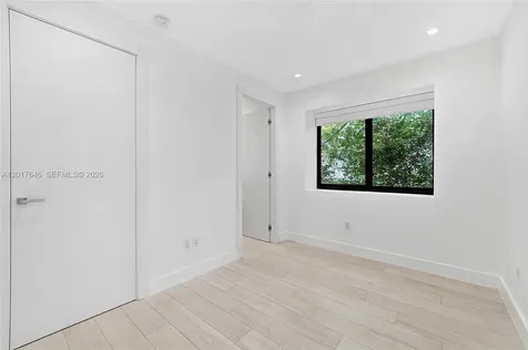 1311 Bay Drive Miami Beach FL 33141