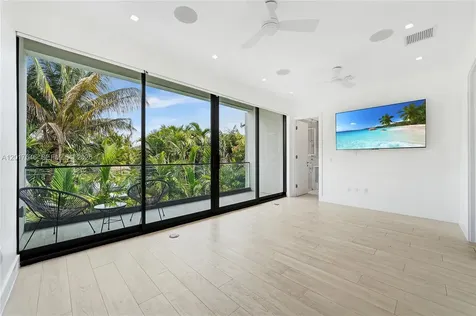 1311 Bay Drive Miami Beach FL 33141