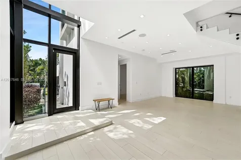 1311 Bay Drive Miami Beach FL 33141
