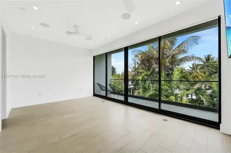 1311 Bay Drive Miami Beach FL 33141