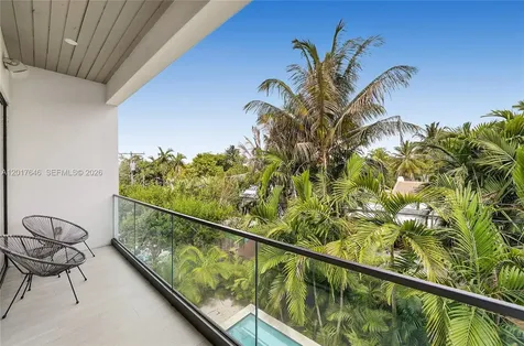 1311 Bay Drive Miami Beach FL 33141