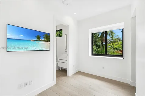 1311 Bay Drive Miami Beach FL 33141