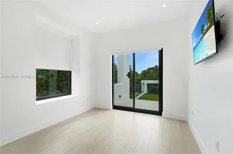 1311 Bay Drive Miami Beach FL 33141