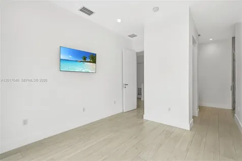 1311 Bay Drive Miami Beach FL 33141