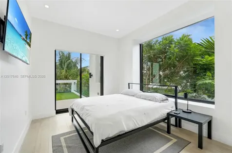1311 Bay Drive Miami Beach FL 33141