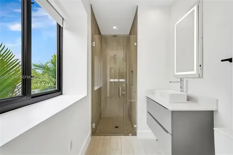 1311 Bay Drive Miami Beach FL 33141
