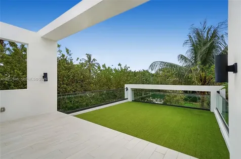 1311 Bay Drive Miami Beach FL 33141