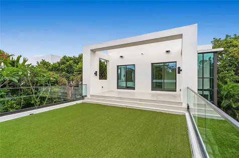 1311 Bay Drive Miami Beach FL 33141