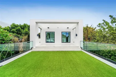 1311 Bay Drive Miami Beach FL 33141