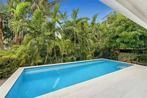 1311 Bay Drive Miami Beach FL 33141