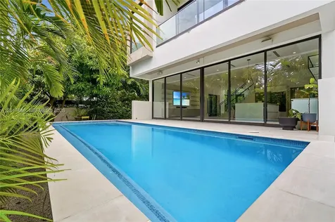 1311 Bay Drive Miami Beach FL 33141