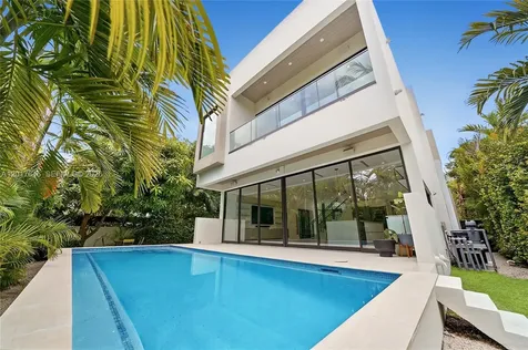 1311 Bay Drive Miami Beach FL 33141