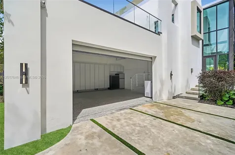 1311 Bay Drive Miami Beach FL 33141
