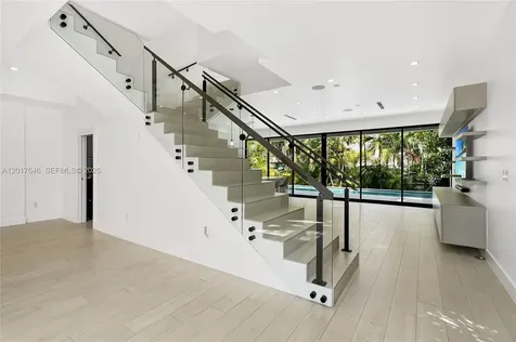 1311 Bay Drive Miami Beach FL 33141