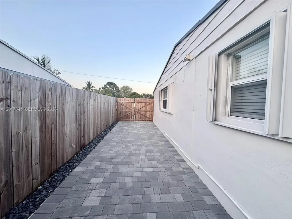 3010 N 73rd Avenue Hollywood FL 33024