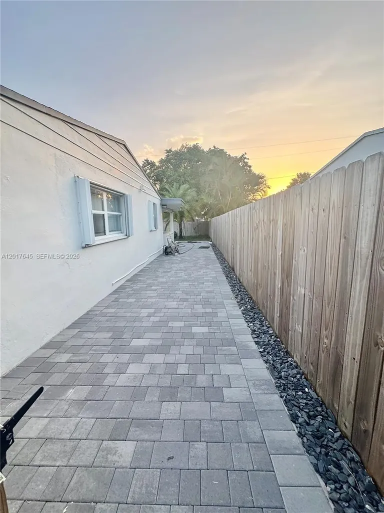 3010 N 73rd Avenue Hollywood FL 33024