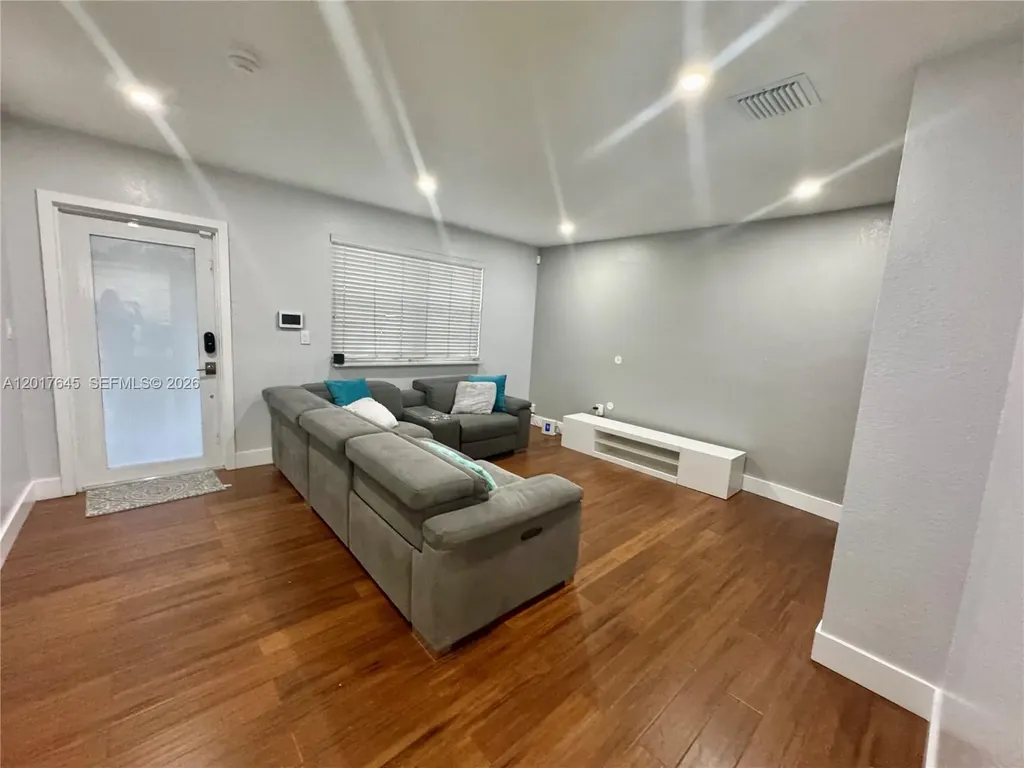3010 N 73rd Avenue Hollywood FL 33024