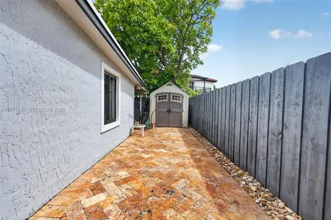 15613 SW 63rd Terrace Miami FL 33193