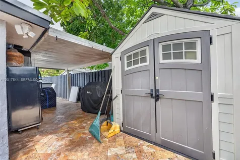 15613 SW 63rd Terrace Miami FL 33193