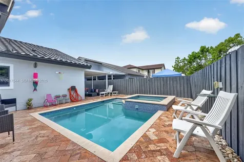 15613 SW 63rd Terrace Miami FL 33193