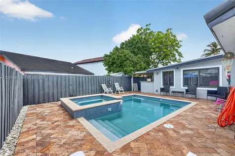 15613 SW 63rd Terrace Miami FL 33193