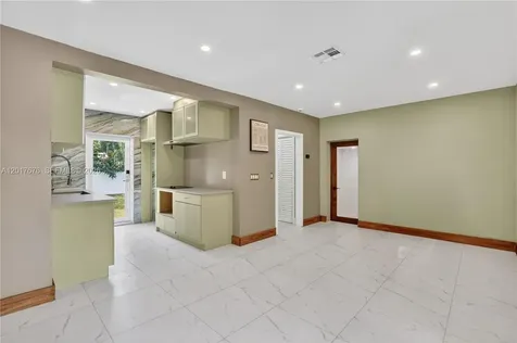 1130 NW 57th Street Miami FL 33127