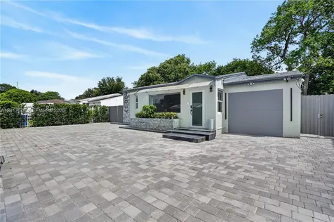 1130 NW 57th Street Miami FL 33127
