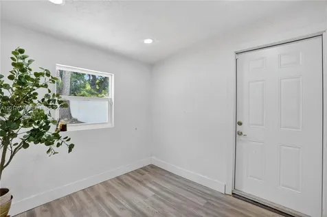 1130 NW 57th Street Miami FL 33127
