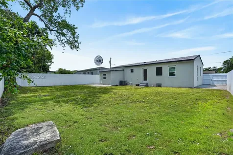 1130 NW 57th Street Miami FL 33127