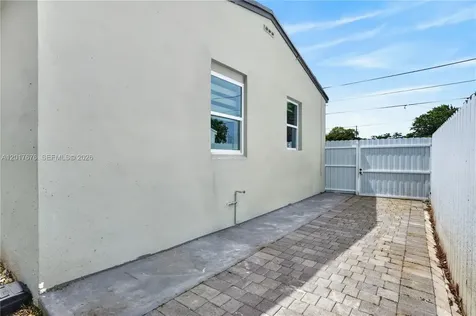 1130 NW 57th Street Miami FL 33127