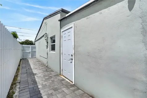 1130 NW 57th Street Miami FL 33127