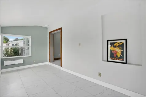 1130 NW 57th Street Miami FL 33127