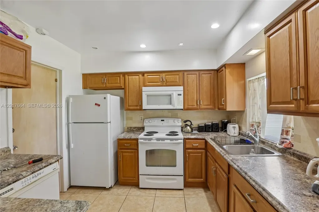 3925 Washington Street Hollywood FL 33021