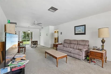 3925 Washington Street Hollywood FL 33021