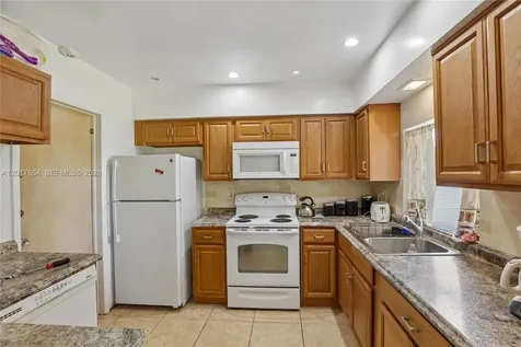 3925 Washington Street Hollywood FL 33021