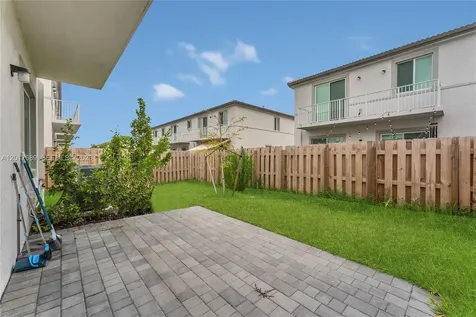 725 SE 14th Court Homestead FL 33034