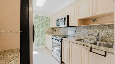 1455 West Avenue Miami Beach FL 33139