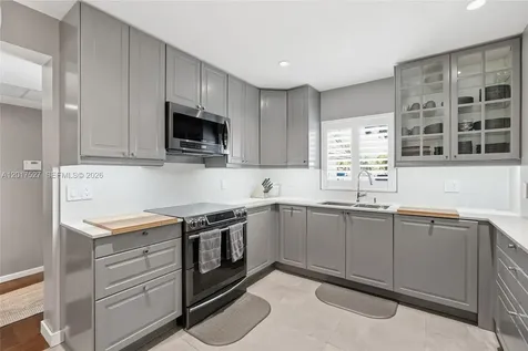 4002 S Cypress Lane Pompano Beach FL 33069