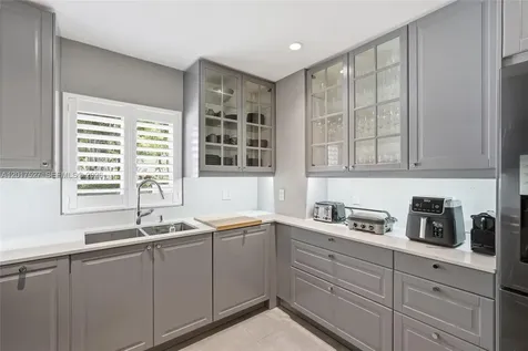 4002 S Cypress Lane Pompano Beach FL 33069