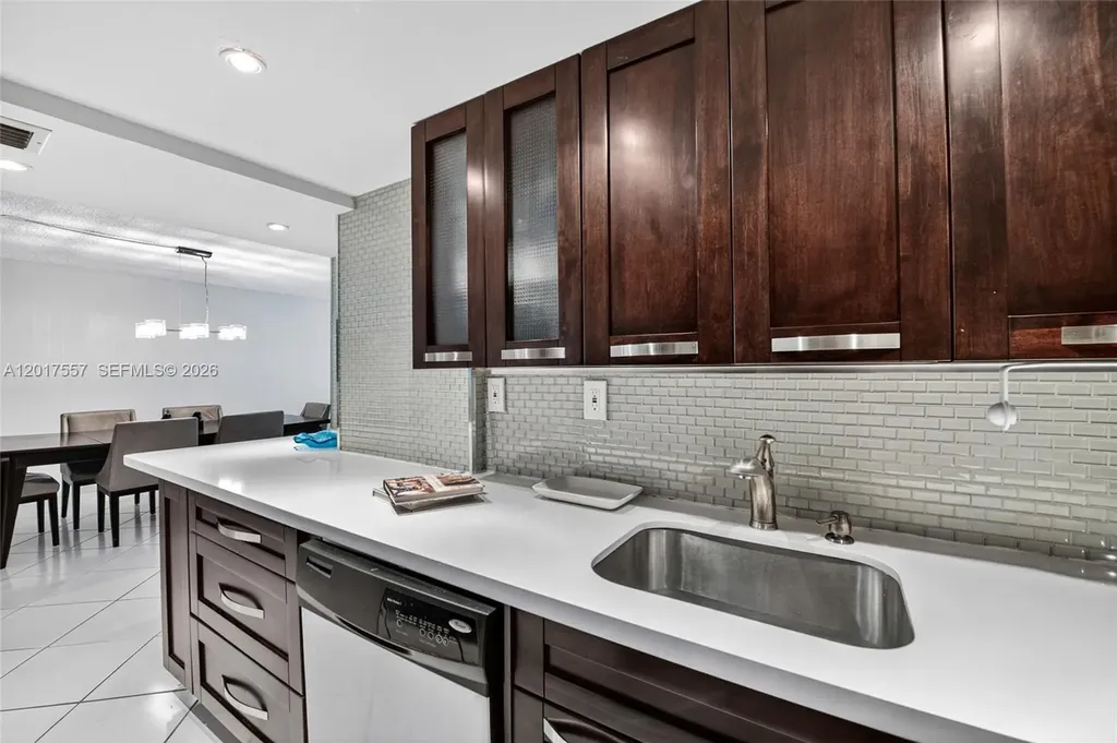 2401 Collins Avenue Miami Beach FL 33140