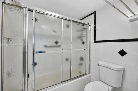 2401 Collins Avenue Miami Beach FL 33140