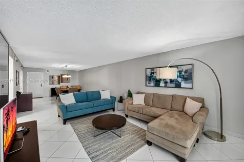 2401 Collins Avenue Miami Beach FL 33140