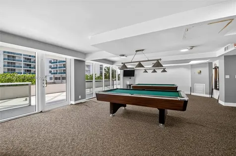 2401 Collins Avenue Miami Beach FL 33140