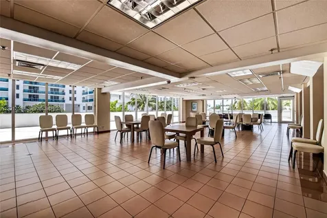 2401 Collins Avenue Miami Beach FL 33140